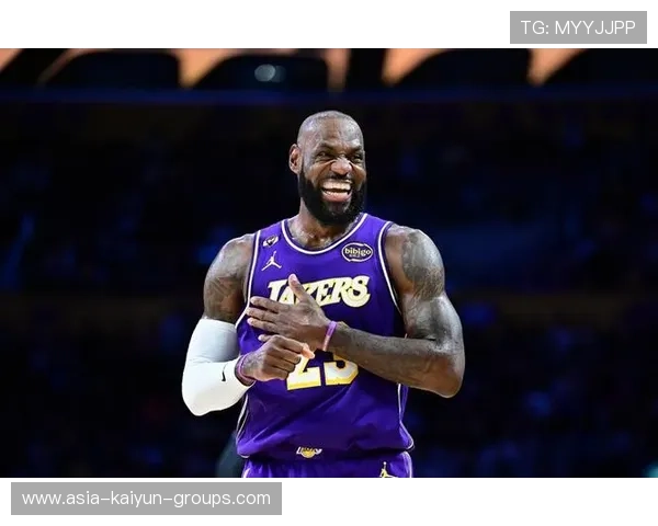 詹姆斯单场接连贡献暴扣展现不老竞技神话